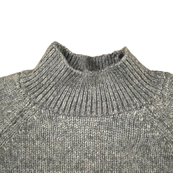 Banana Republic ~ Womens Grey Mock Turtleneck ~ Raglan Style ~ size Medium - Picture 2 of 7